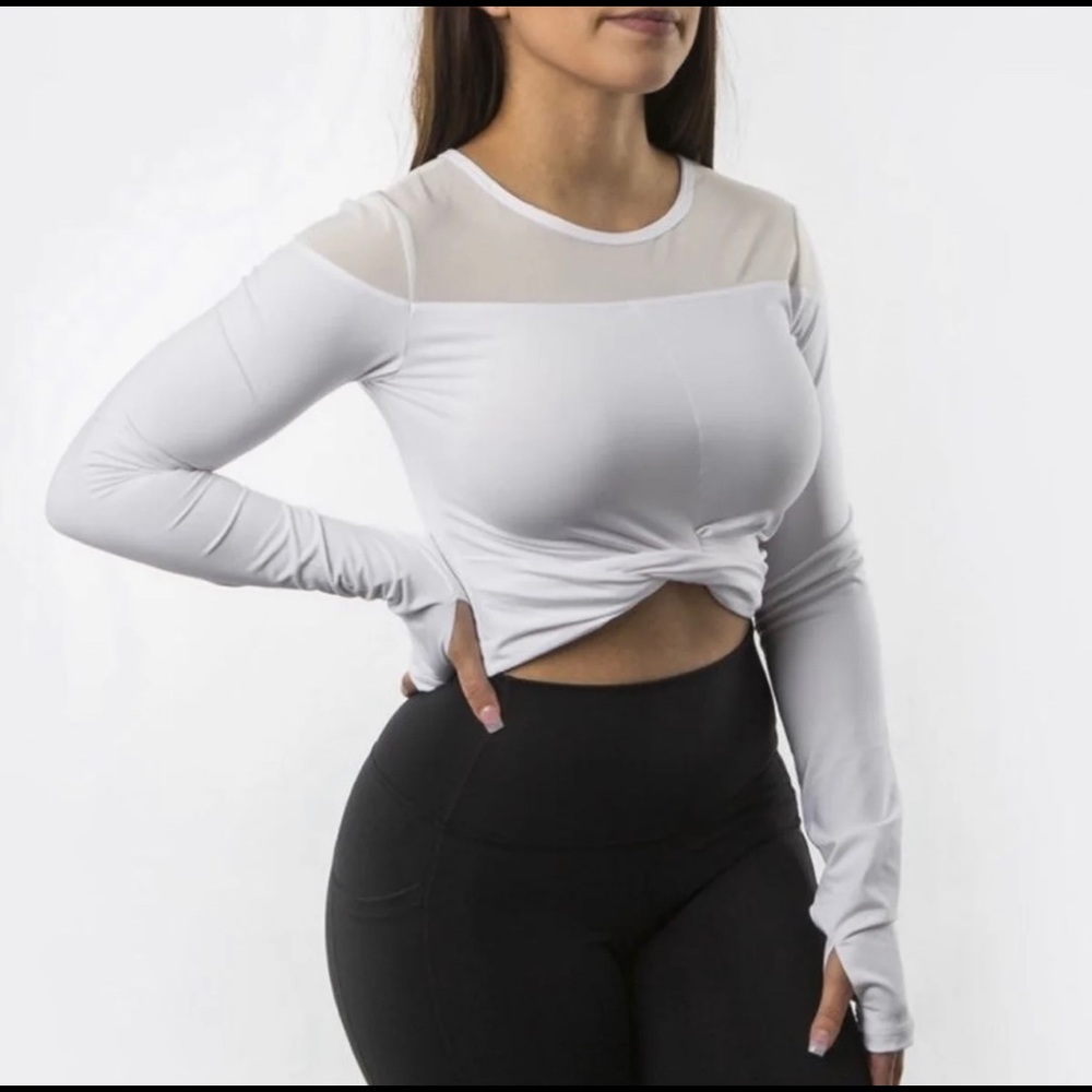 Buffbunny Knotty Top Long Sleeve - white